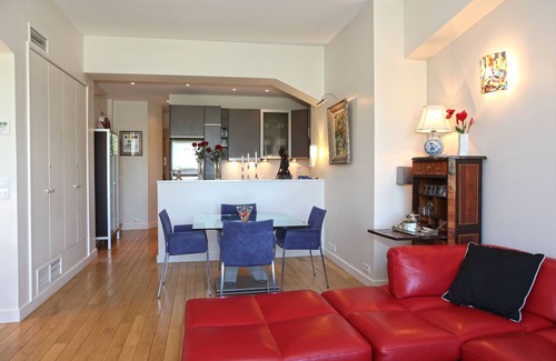 Champs-Elysees Apartment | Luxury 2BR/2BA/Champs-Élysées/Montaigne/Superb Views/Central Air/MOBILITY RENTAL