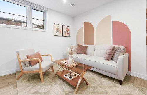 Niagara Falls Apartment | Luxury 2BR 2BTH Suite 5 Mins to The Falls Sleeps 6