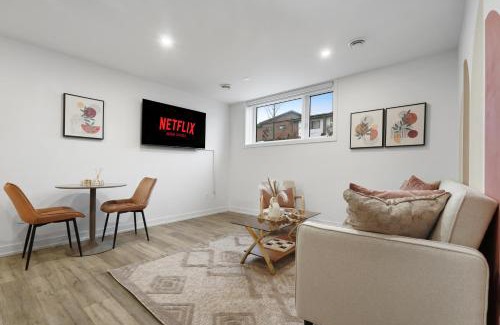 Niagara Falls Apartment | Luxury 2BR 2BTH Suite 5 Mins to The Falls Sleeps 6