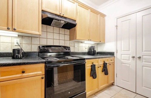 Lindridge-Martin Manor Apartment | Luxury - 2BR - Buckhead Retreat - Free Parkingnnn
