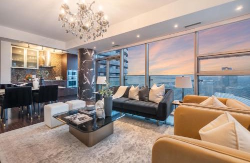 Toronto Entertainment District Apartment | Luxury 2Br Condo Entertainment District Downtown CN Tower View Balcony Pool & Hot Tub