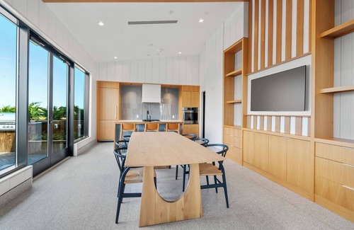 East Boston Apartment | Luxury 2BR Next to the Airport 3261