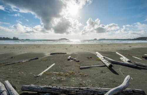 Tofino Apartment | Luxury 2BR Oceanfront Condo by OnlyBC 201