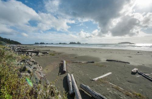 Tofino Apartment | Luxury 2BR Oceanfront Condo by OnlyBC 201