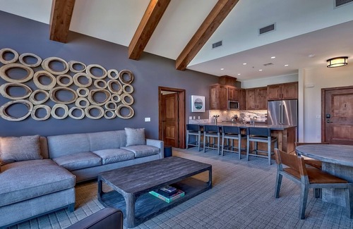 Lakeside Park Condo | Luxury 2Br Residence steps from Heavenly Village & Gondola by RedAwning