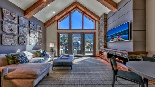 Lakeside Park Apartment | Luxury 2Br Residence Steps From Heavenly Village & Gondola Condo