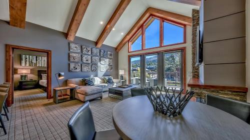 Lakeside Park Apartment | Luxury 2Br Residence Steps From Heavenly Village & Gondola Condo