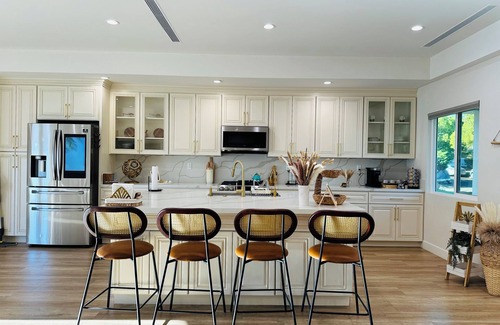 North Hollywood House | Luxury 2BR Retreat with Glamping Tent Near Universal Studios, Hollywood!