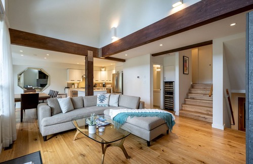 Whistler Village House | Luxury 3.5BR | SKI IN/OUT Access | Media Room | Hot Tub | Garage | Managed By Aloha Whistler