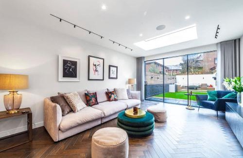 St. Mary's Park House | Luxury 3 BDR House with garden next to Battersea Park