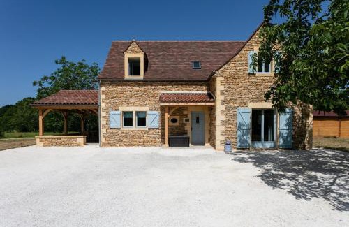 Saint-Crepin-et-Carlucet Villa | Luxury 3 Bed Home with Heated Swimming Pool Air Con and Boules Pitch