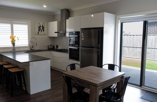 Gledswood Hills Villa | Luxury 3-Bedroom Unit - Sleeps 6 Guests