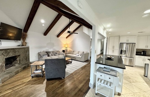 Braeswood Place House | Luxury 3 bedroom, 2 bath + office Private Home near MD Anderson