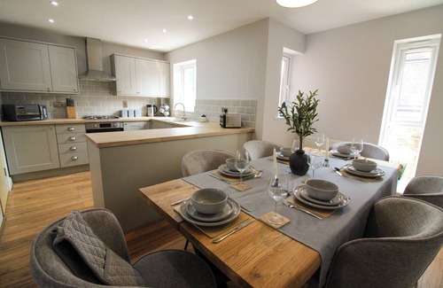 North Wheatley House | Luxury 3 bedroom 3 storey riverside living in a tranquil location.