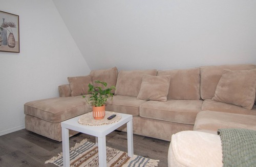 Wilderville House | Luxury 3-Bedroom Apartment On Fenced in 5 Acres