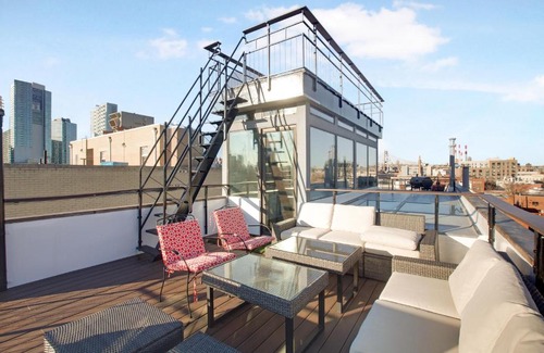 Hunters Point Apartment | Luxury 3 bedroom Duplex Manhattan Skyline Vews