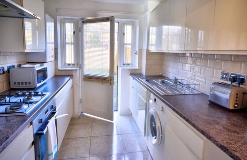 Docklands House | Luxury 3-Bedroom House Nr ExCEL London, O2 w/FREE WiFi, Parking. Sleeps 6