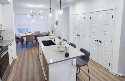Southeast Calgary House | Luxury 3-Bedroom in an upscale neighborhood