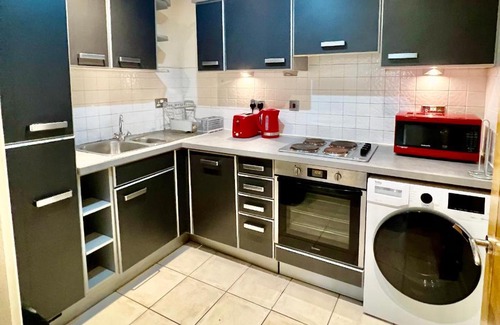 Docklands Apartment | Luxury 3 Bedroom Riverside Home - Canary Wharf & The O2 Arena