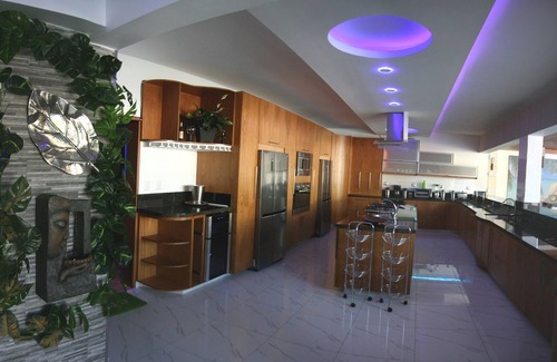 Villas Ana Maria Villa | Luxury 30BD Party Complex, guest-friendly, steps from Clubs/Beaches!