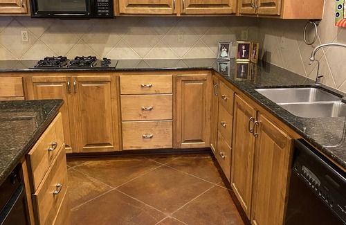 Natchez House | Luxury 3BD/3BA home in Elgin Estates neighborhood