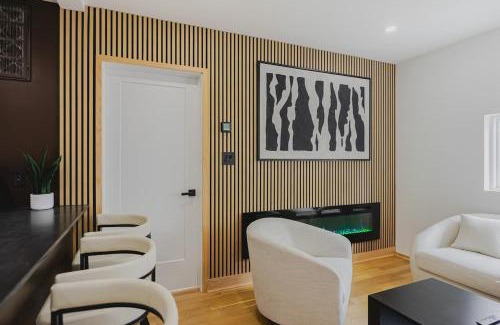 Central-Maverick Square - Paris Street Apartment | Luxury 3BD Short Walk to Airport
