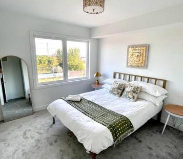 Stouffville House | Luxury 3BR home with free parking, full kitchen in Stouffville Markham