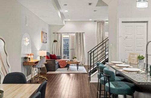 Fairmount Apartment | Luxury 3BR Rooftop Retreat , Walk to MET and Metro! Free Parking