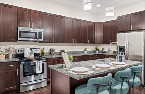 Fairmount Apartment | Luxury 3BR Rooftop Retreat , Walk to Subway & The MET! Family Friendly