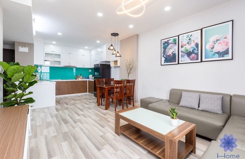 Phu Nhuan Apartment | Luxury 3Brs Apartment With Free Pick-Up Airport, Free Gym & Pool