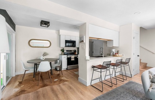 St. Edwards Condo | Luxury 3mi to DT ~ South Congress ~ Walkable