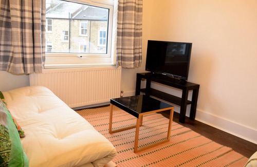 Holloway Apartment | Luxury 4/5 bed 2 bath Victorian London home
