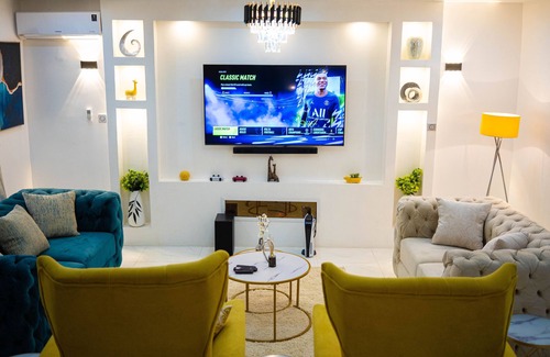 Abuja Apartment | Luxury 4 bed home with PS5, 24hrs electricity, Wifi, Games room in an estate