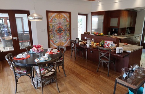 East End Villa | Luxury 4 Bed Villa, by beach, 30' infinity pool, hot tub, gym.