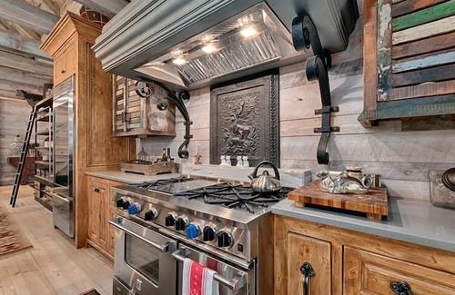 Asheville House | LUXURY 4 Kng Bdrm, 4.5 Bth, Gourmet Kitchen, Pavilion; TV, Fire Place, Heaters