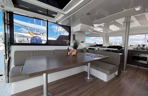 Lubbers Quarters Cay Boat Rental | Luxury 4 stateroom catamaran perfectly located on the docks of Conch Inn Marina