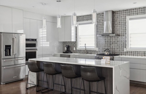 Southeast House | Luxury 4BR home 7 mins to US Capital, Rooftop deck, in Washington Free Parking