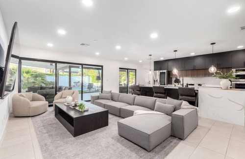 Paradise Valley Village House | Luxury 4BR Retreat | Heated Pool, Mini Golf & BBQ