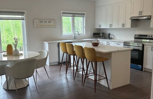 Simcoe House | Luxury 5 bedroom home in Simcoe