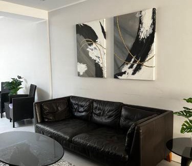 Finchley Church End House | Luxury 5 bedroom house with Private car park in London