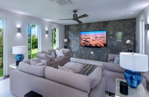 Westmoreland Villa | Luxury 5 Bedroom Seaduced Villa