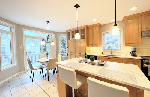 Bridlewood - Emerald Meadows House | Luxury 5 bedroom Vacation Home with Office & Gym close to Forest, Trails, Shops