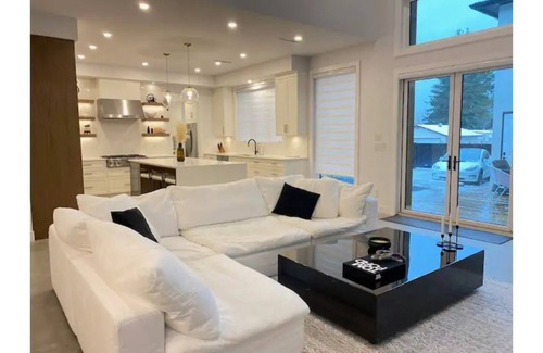 Langley House | Luxury 5 BR home w/pool perfect for a getaway.