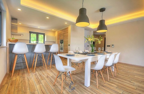 Visnjan Villa | Luxury 5-BR villa with double pool and rooftop jacuzzi