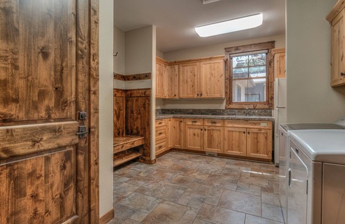 Sunriver House | Luxury 5 EnSuites, Hot Tub, A/C, 12 SHARC, Golf Course View