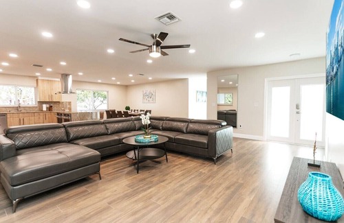 Dania Beach Villa | Luxury 5 Villa Heated Pool near Beach & Casino