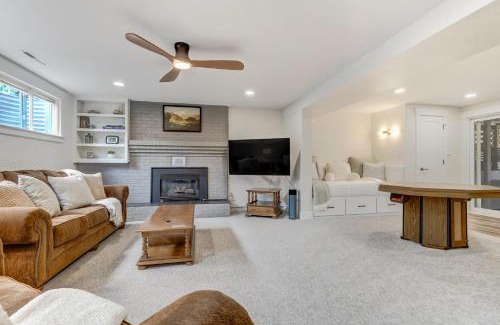 Northeast Colorado Springs House | Luxury 5BD Retreat Hot Tub Fire Table Mtn Views