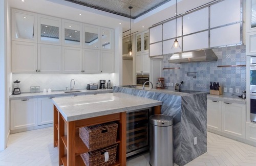 Halcyon Heights Villa | Luxury 5BR Beachfront Villa w/Pool, Chef’s Kitchen & Ocean Views – Holetown