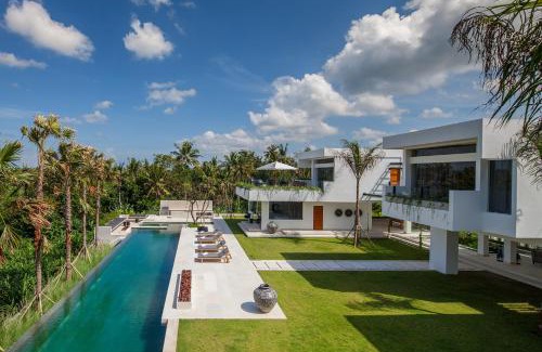 Babakan Villa | Luxury 5BR Canggu Villa with Private Pool, Rice Fields View & Beach Nearby - The Palm House
