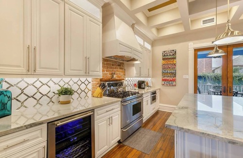 West Riverside House | Luxury 5BR Historic New Orleans Home| Free Parking